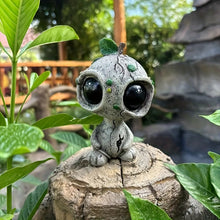 Load image into Gallery viewer, Big Eyed Alien
