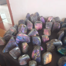 Load image into Gallery viewer, Blue &amp; Violet Flash Labradorite
