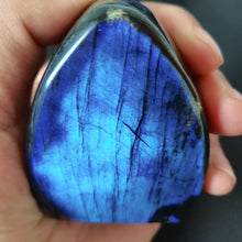 Load image into Gallery viewer, Blue &amp; Violet Flash Labradorite
